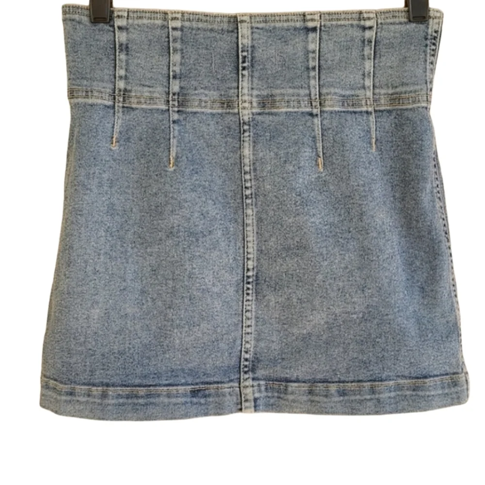 FREE PEOPLE VIRGO Front Zip Jean Skirt 27 Mini Indigo Blue Light Wash Denim - Picture 12 of 14